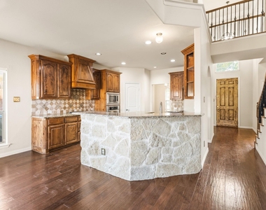 8224 Summerview Court - Photo Thumbnail 3