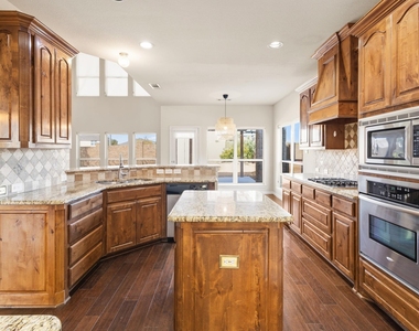 8224 Summerview Court - Photo Thumbnail 7
