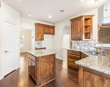 8224 Summerview Court - Photo Thumbnail 5