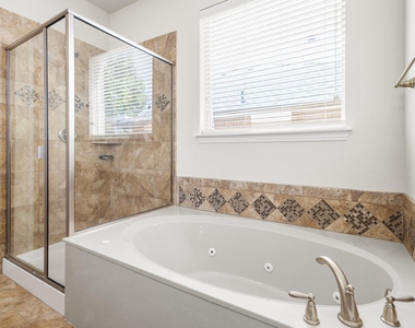 8224 Summerview Court - Photo Thumbnail 14