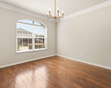 8224 Summerview Court - Photo Thumbnail 12