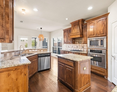 8224 Summerview Court - Photo Thumbnail 8