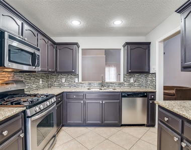 2916 Renaissance Circle - Photo Thumbnail 3
