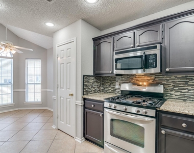 2916 Renaissance Circle - Photo Thumbnail 4