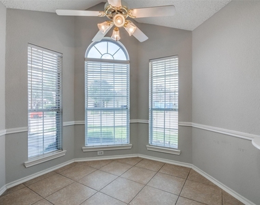 2916 Renaissance Circle - Photo Thumbnail 5