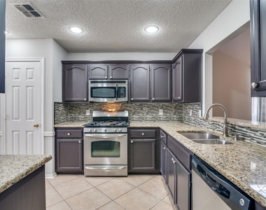 2916 Renaissance Circle - Photo Thumbnail 2