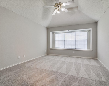 2916 Renaissance Circle - Photo Thumbnail 13