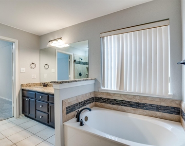 2916 Renaissance Circle - Photo Thumbnail 14