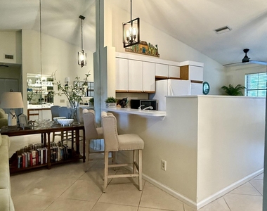 1002 Keystone Drive - Photo Thumbnail 4