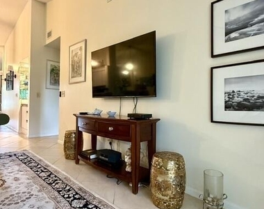 1002 Keystone Drive - Photo Thumbnail 3