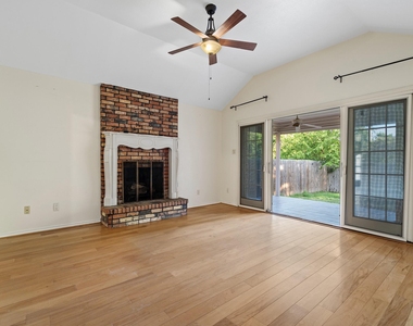 3113 Canton Street - Photo Thumbnail 4