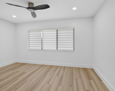 401 Ne 15th Terrace - Photo Thumbnail 15