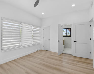 401 Ne 15th Terrace - Photo Thumbnail 12