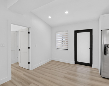 401 Ne 15th Terrace - Photo Thumbnail 6