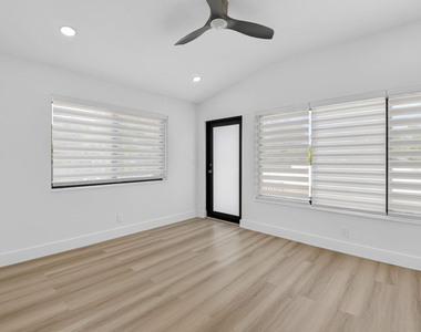 401 Ne 15th Terrace - Photo Thumbnail 11