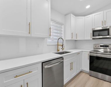 401 Ne 15th Terrace - Photo Thumbnail 9