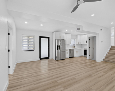 401 Ne 15th Terrace - Photo Thumbnail 4