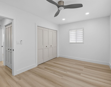 401 Ne 15th Terrace - Photo Thumbnail 16