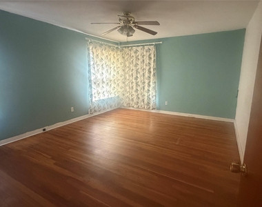 917 S La Salle Drive - Photo Thumbnail 4