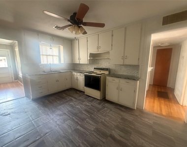 917 S La Salle Drive - Photo Thumbnail 1