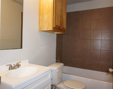 5105 Flamingo Road - Photo Thumbnail 8