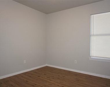 5105 Flamingo Road - Photo Thumbnail 9