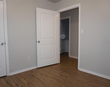 5105 Flamingo Road - Photo Thumbnail 10