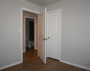 5105 Flamingo Road - Photo Thumbnail 12