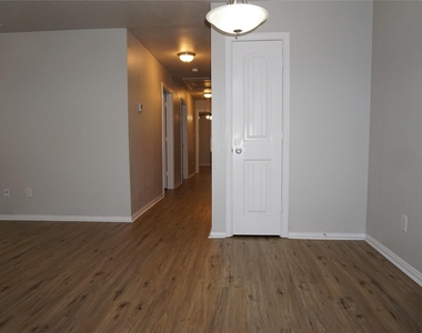 5105 Flamingo Road - Photo Thumbnail 4