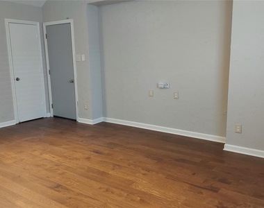 1514 Stonecrest Drive - Photo Thumbnail 8