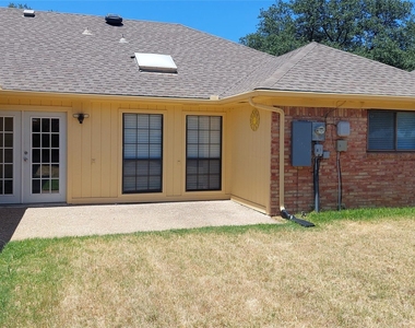1514 Stonecrest Drive - Photo Thumbnail 12