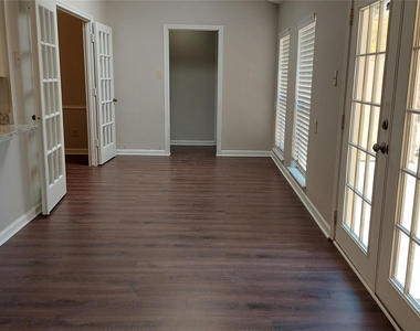 1514 Stonecrest Drive - Photo Thumbnail 5