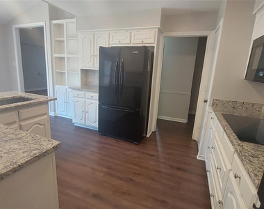 1514 Stonecrest Drive - Photo Thumbnail 2