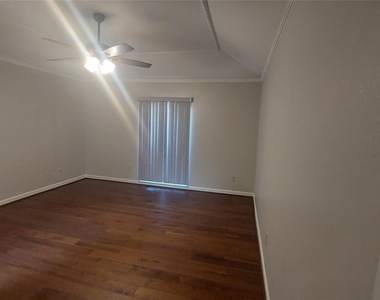 1514 Stonecrest Drive - Photo Thumbnail 10