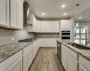 2621 Strand Lane - Photo Thumbnail 10