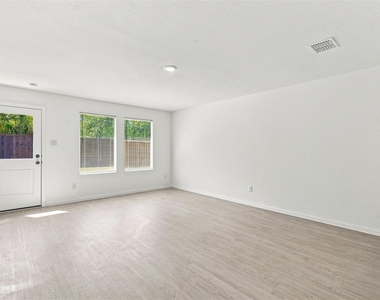 1636 Elliott Road - Photo Thumbnail 7