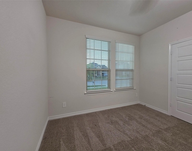 10108 Boxwood Way - Photo Thumbnail 5