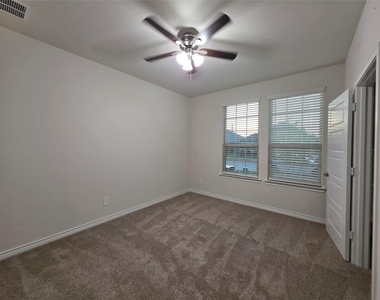10108 Boxwood Way - Photo Thumbnail 7