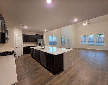 10108 Boxwood Way - Photo Thumbnail 9