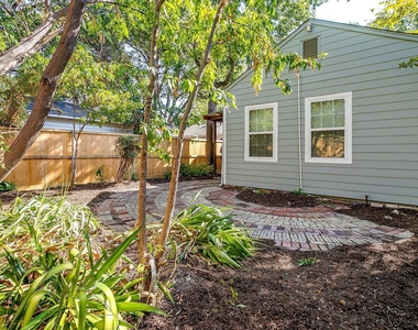 3210 Greene Avenue - Photo Thumbnail 16