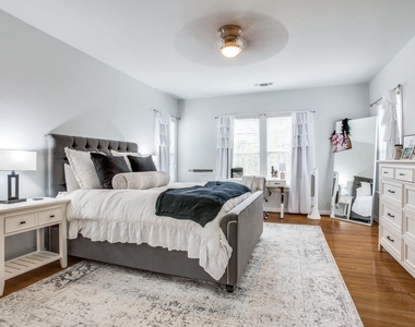 3210 Greene Avenue - Photo Thumbnail 14