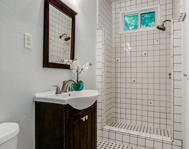 3210 Greene Avenue - Photo Thumbnail 15