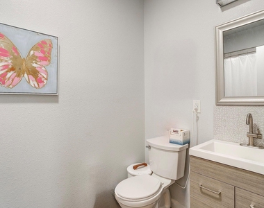 3210 Greene Avenue - Photo Thumbnail 11