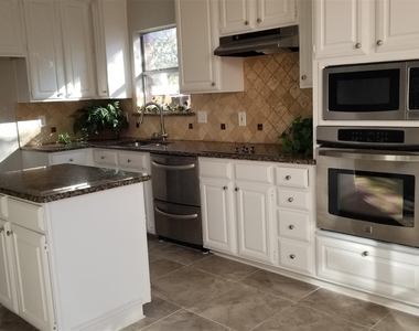 17635 Millwood Place - Photo Thumbnail 15