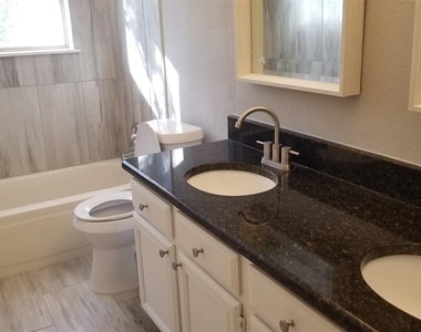 17635 Millwood Place - Photo Thumbnail 7