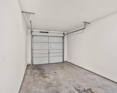 6011 Amelia Earhart Boulevard - Photo Thumbnail 24
