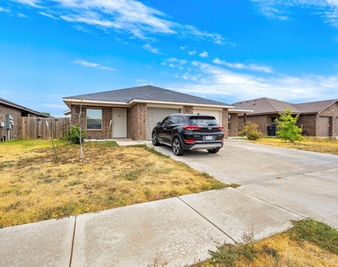 6011 Amelia Earhart Boulevard - Photo Thumbnail 29