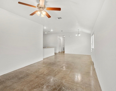6011 Amelia Earhart Boulevard - Photo Thumbnail 8