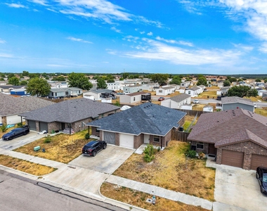 6011 Amelia Earhart Boulevard - Photo Thumbnail 34
