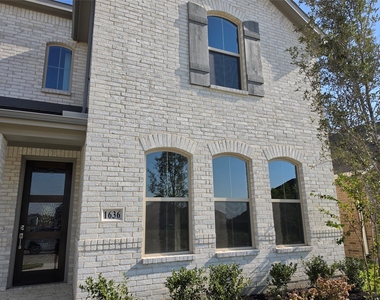 1636 Cornwall Avenue - Photo Thumbnail 2